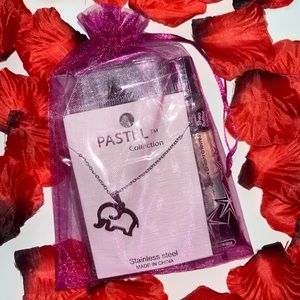 Mink lashes with lipgloss